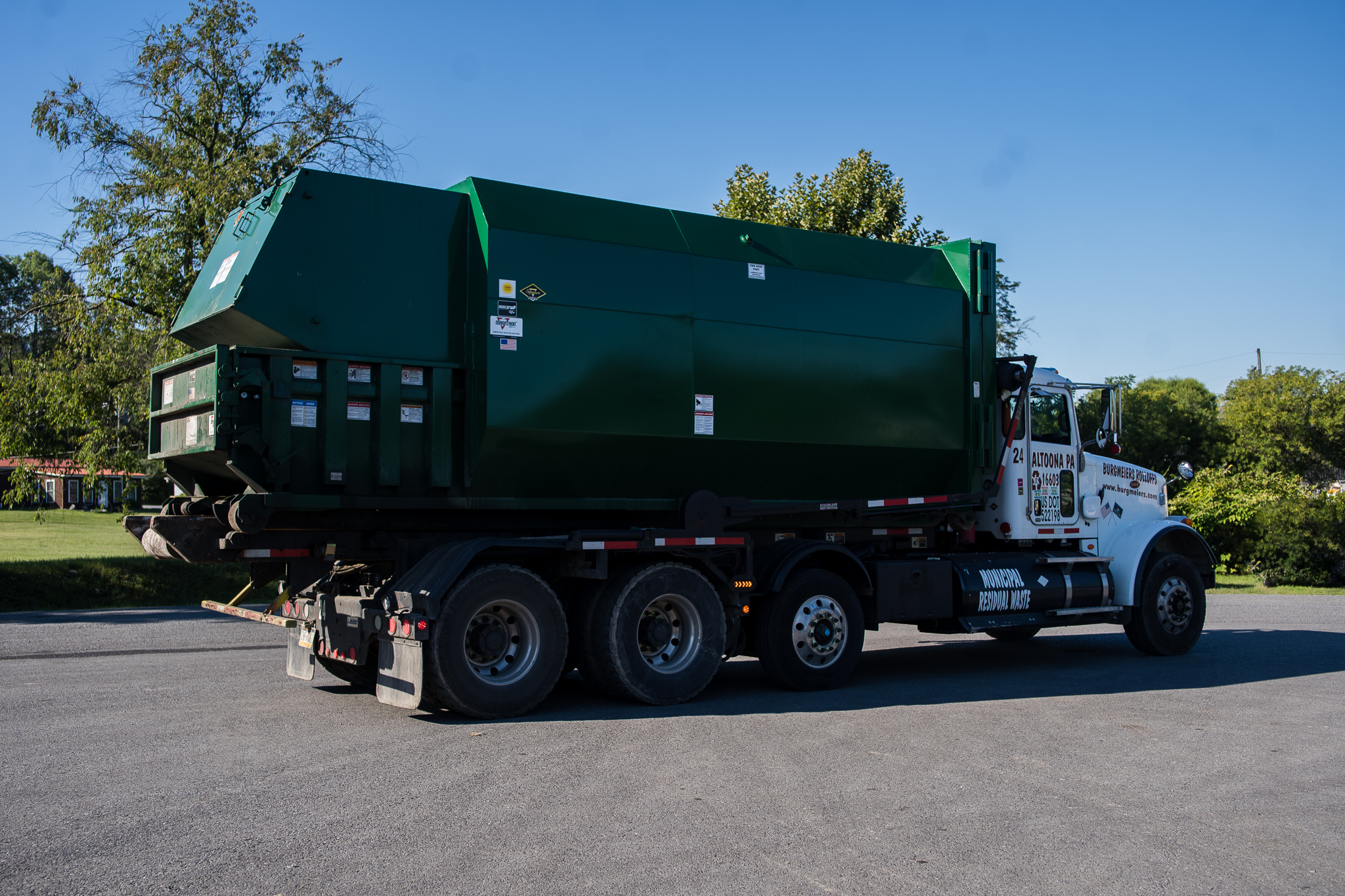 Self contained Rolloff container Self contained Rolloff container