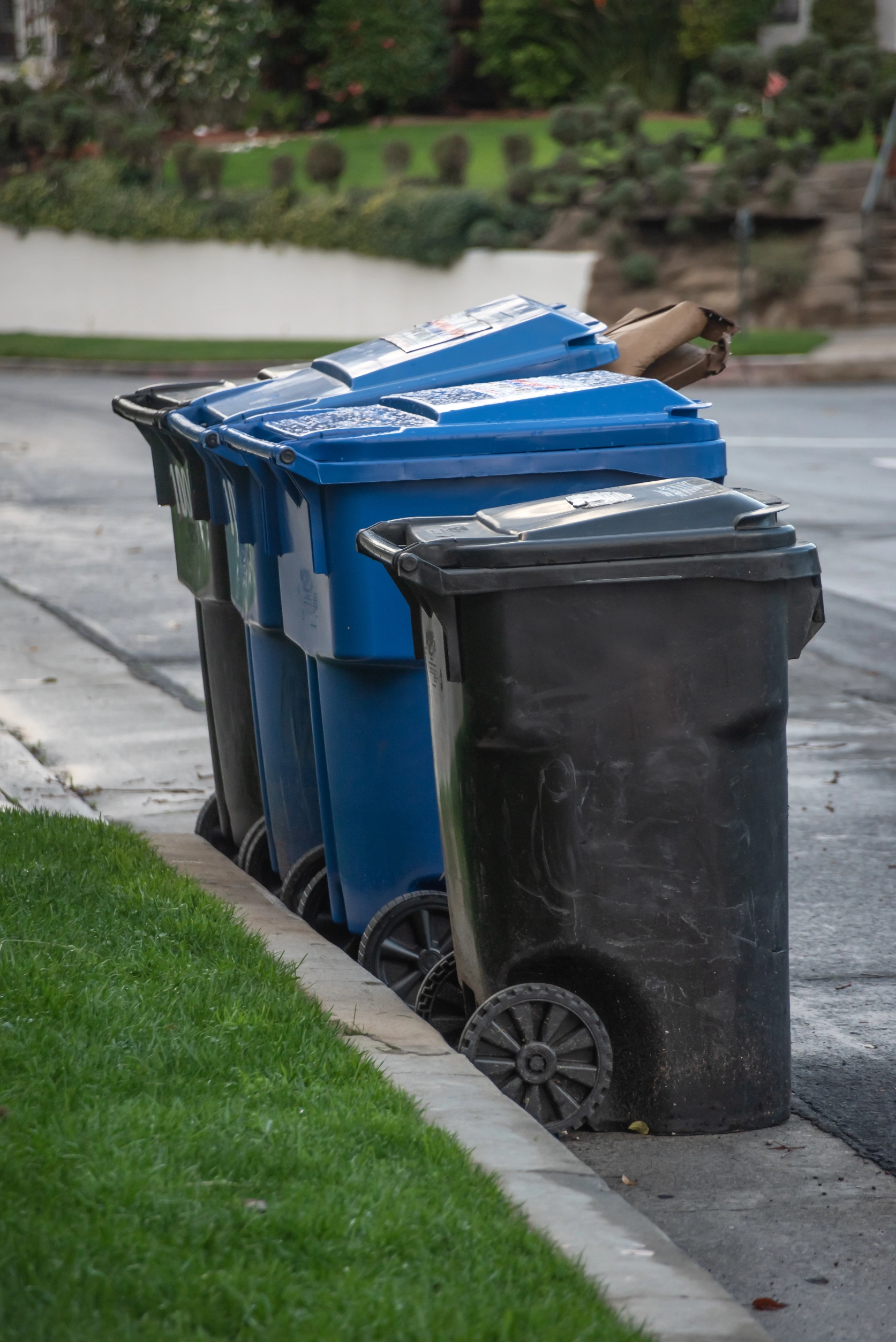 Residential trash service 117351435 1